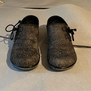 Cheetah women shoes.